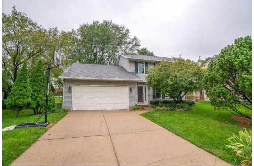 7942 W Oakbrook Cir, Madison, WI 53717