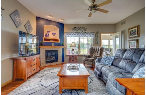 722 Clardell Dr, Sun Prairie, WI 53590