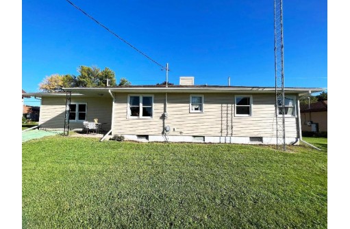 230 W Caroline St, Markesan, WI 53946