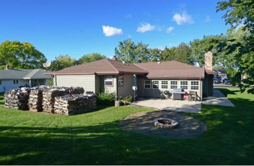 1013 Monroe St, Fort Atkinson, WI 53538