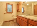 W9211 Red Feather Dr, Cambridge, WI 53523