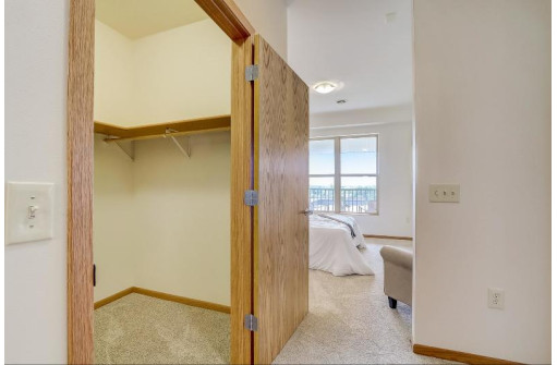 8201 Mayo Dr 410, Madison, WI 53719