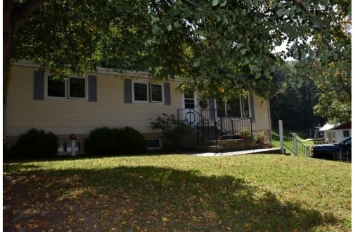 1095 Valley View Dr, Richland Center, WI 53581