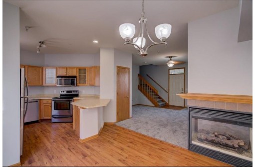 62 S Gardens Way, Madison, WI 53711