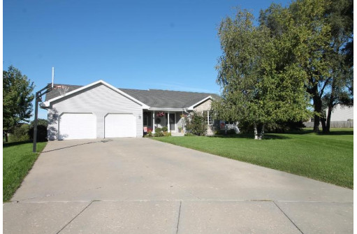 2441 Greenwood Dr, Janesville, WI 53546