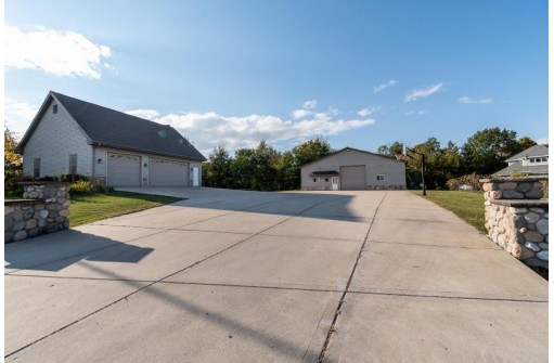 1976 Nora Rd, Cottage Grove, WI 53527