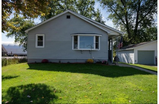 908 Prairie St, Mauston, WI 53948