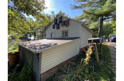 E13616 Idlewild Rd, Merrimac, WI 53561