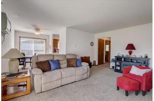 1726 Delaware Dr, Sun Prairie, WI 53590