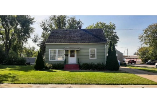 1004 Plum St, Reedsburg, WI 53959