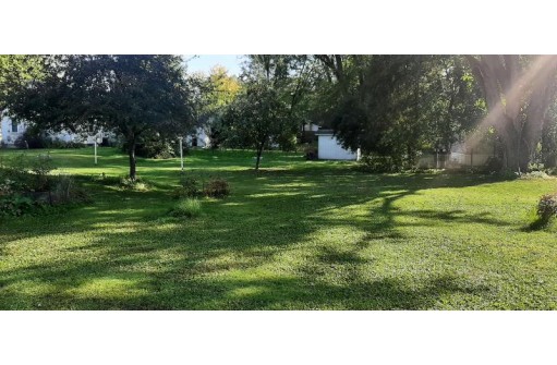 1004 Plum St, Reedsburg, WI 53959