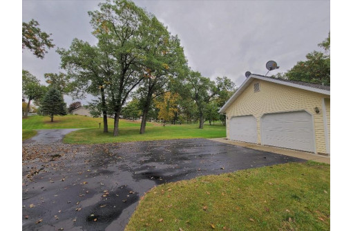 N6767 Jonathan Dr, Pardeeville, WI 53954