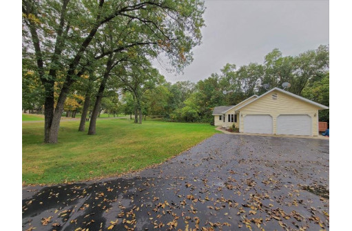 N6767 Jonathan Dr, Pardeeville, WI 53954