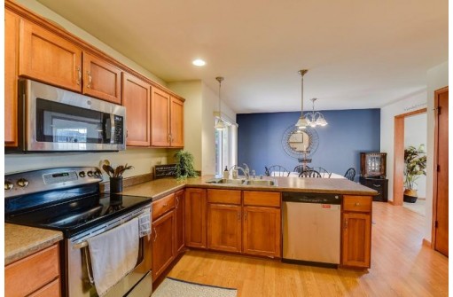 8936 Sunstone Ln, Middleton, WI 53562