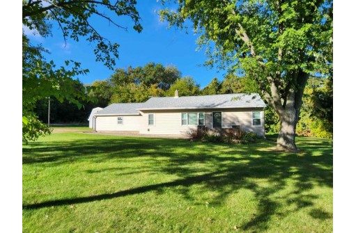 W6304 Patchin Rd, Pardeeville, WI 53954