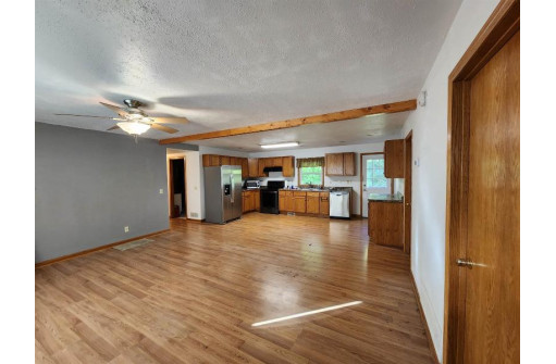 W6304 Patchin Rd, Pardeeville, WI 53954