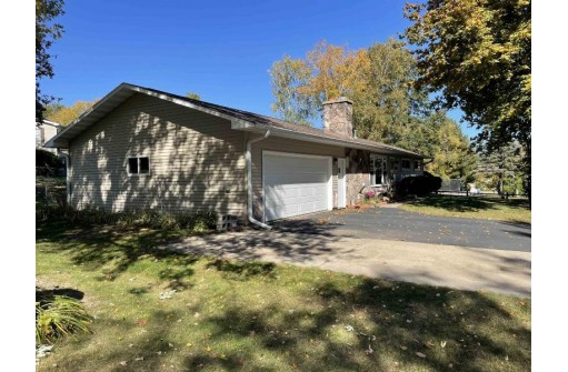 1086 Tinkham Tr, Baraboo, WI 53913