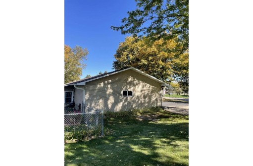 1086 Tinkham Tr, Baraboo, WI 53913