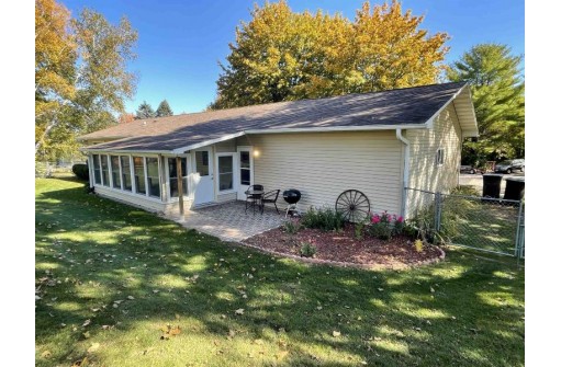 1086 Tinkham Tr, Baraboo, WI 53913