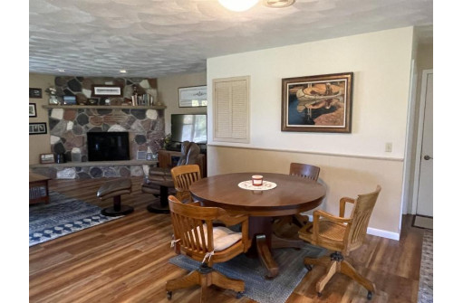 1086 Tinkham Tr, Baraboo, WI 53913