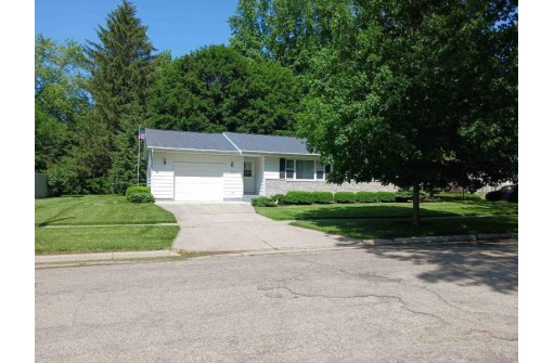 223 S 3rd St, Evansville, WI 53536