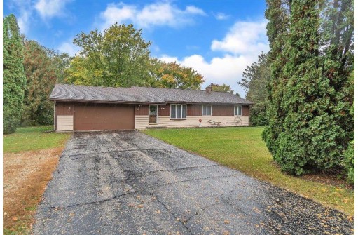 4122 S Tracey Rd, Janesville, WI 53546