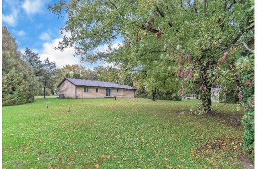 4122 S Tracey Rd, Janesville, WI 53546