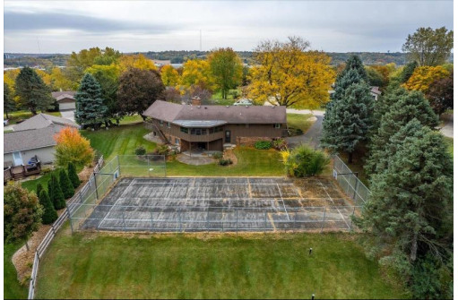 4539 Stonewood Dr, Middleton, WI 53562-4209