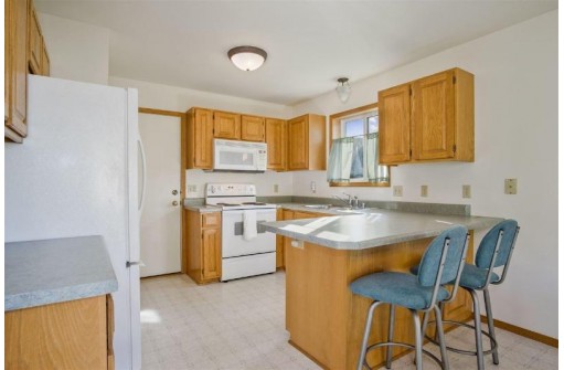 1450 Bellflower Ln, Madison, WI 53719