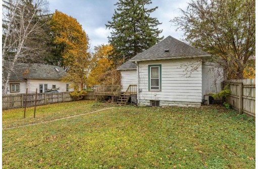 203 10th St, Baraboo, WI 53913