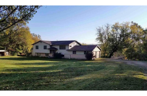 N2512 Smokey Hollow Rd, Lodi, WI 53555