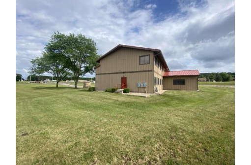 404 Walter Rd, Mazomanie, WI 53560