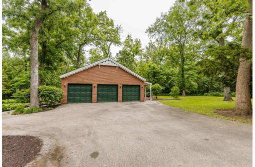 7201 E Starkwood Rd, Clinton, WI 53525-9267