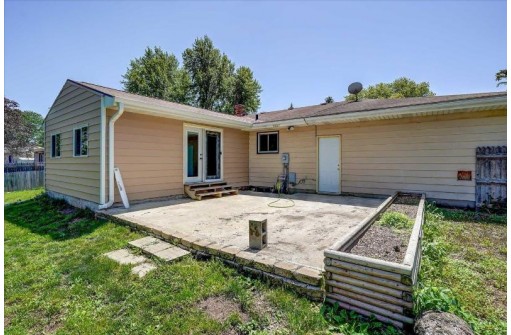 805 Miller Dr, Oregon, WI 53575