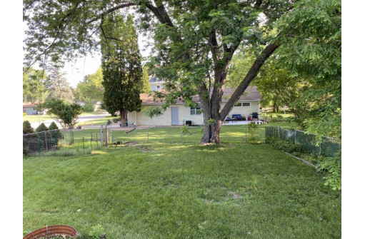 626 Clyde St, Stoughton, WI 53589