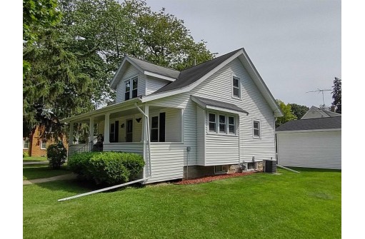 603 Park St, Ripon, WI 54971