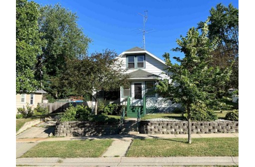 419 Carroll St, Portage, WI 53901