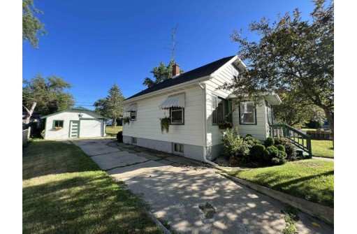 419 Carroll St, Portage, WI 53901