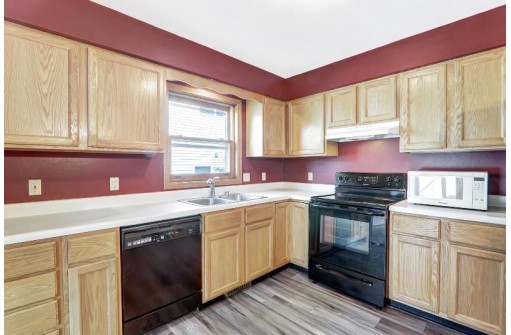 6246 Sandsnes Ln, Madison, WI 53719