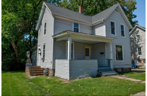 209 East St, Baraboo, WI 53913