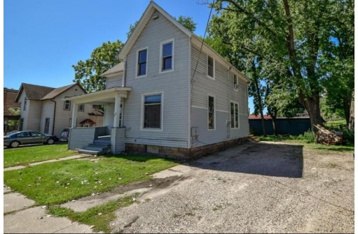 209 East St, Baraboo, WI 53913