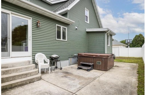 66 Shirley St, Fort Atkinson, WI 53538