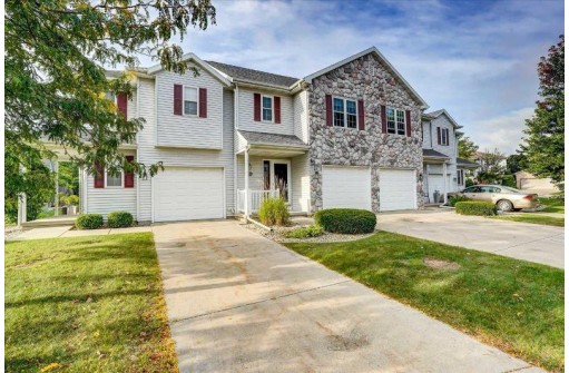 3075 Wyndham Dr, Sun Prairie, WI 53590