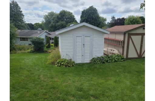 442 Waveland Rd, Janesville, WI 53548