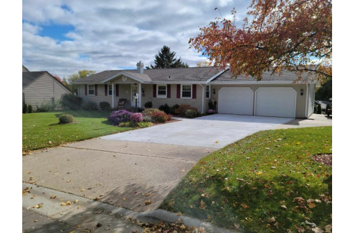 442 Waveland Rd, Janesville, WI 53548