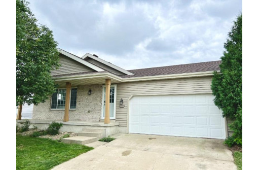 2735 Hazelnut Tr, Sun Prairie, WI 53590