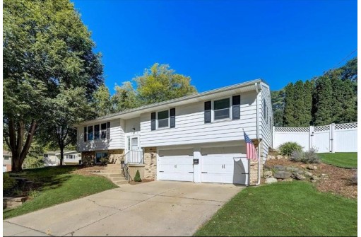 913 Greenwich Dr, Madison, WI 53711