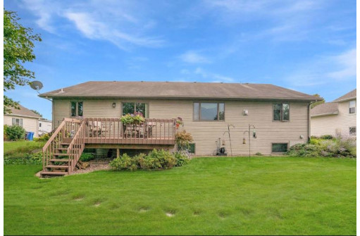 713 Leeward Ln, Oregon, WI 53575