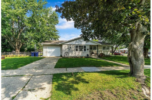 1717 S Pine St, Janesville, WI 53546