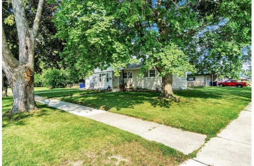 1717 S Pine St, Janesville, WI 53546